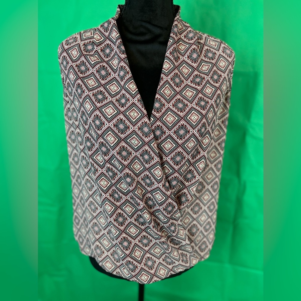 Sleeveless Denver Hayes summer top